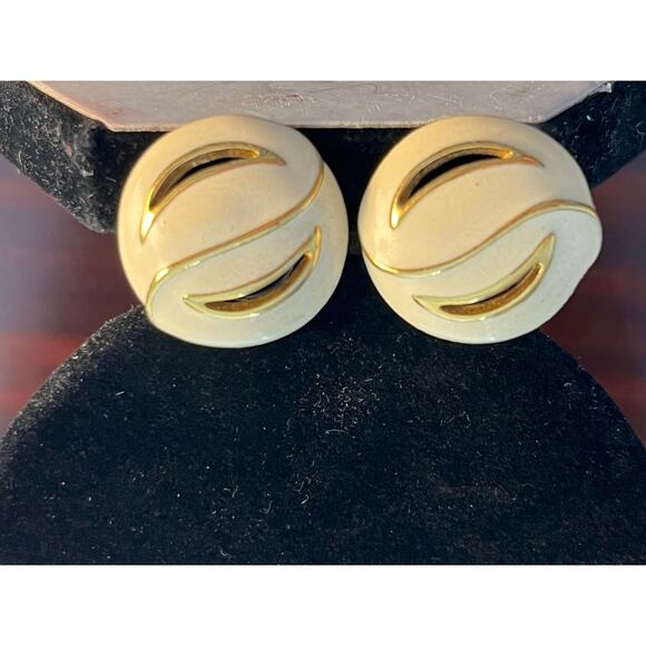 VTG Stud Earring Lot Cream Enamel Gold Tone Minimalist Preppy Office - Picture 2 of 6